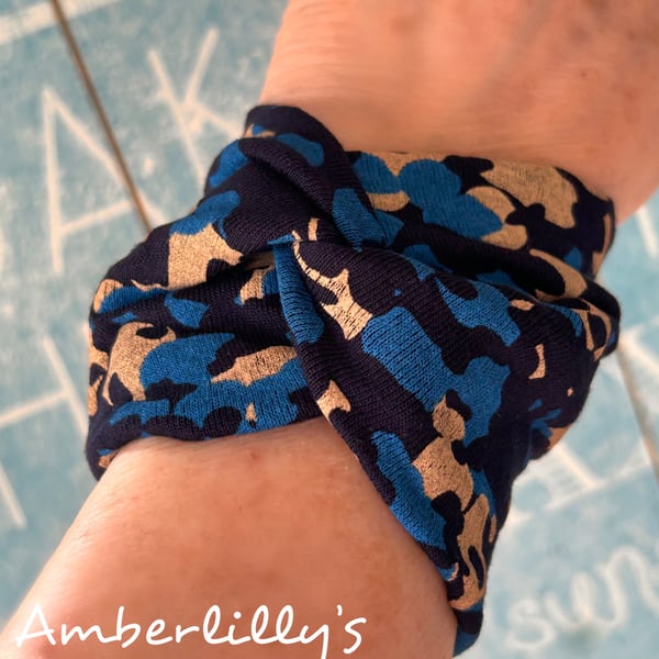 Wrist fabric bracelet in blue leopard print