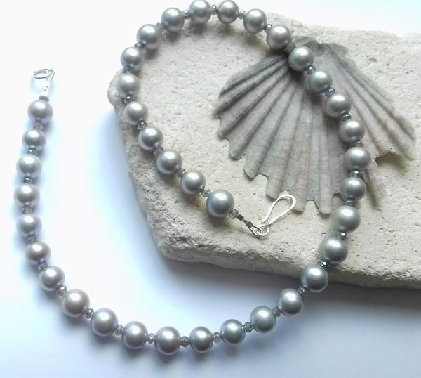 Grey Freshwater Pearl and Labradorite Colour Theory Necklace