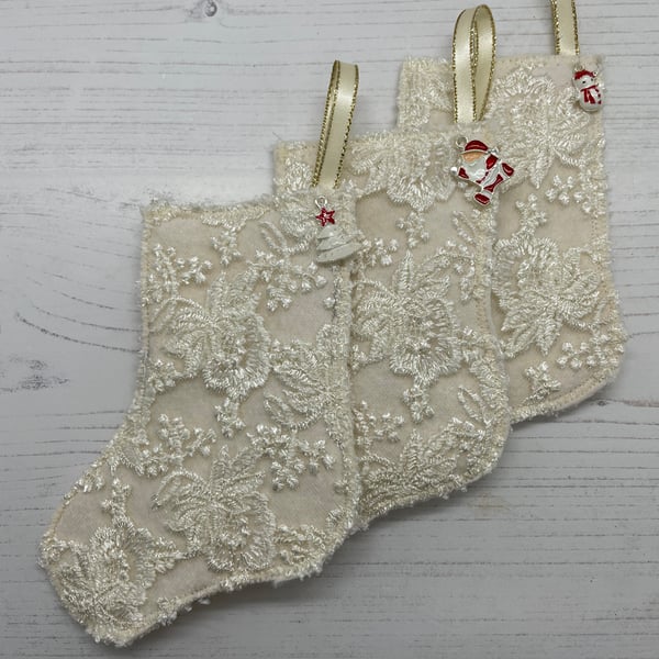 Lace Christmas Tree Decorations. Set of 3. 10.23