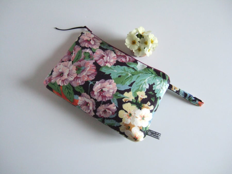 CRAFT Spring toiletries or make up bag in a vintage Sanderson primroses print
