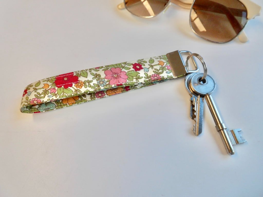 Key ring wrist strap in floral fabric 