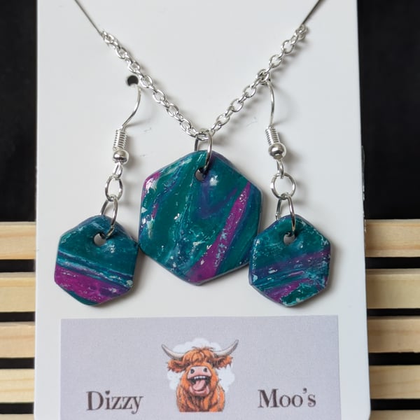 Hexagonal necklace and earrings set. Green and purple marble effect.