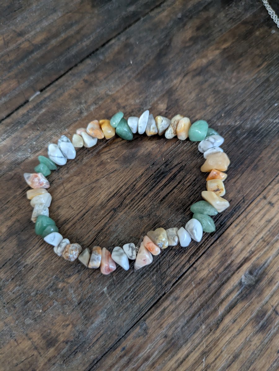 Stress relief bracelet with green aventurine, howlite and crazy lace agate