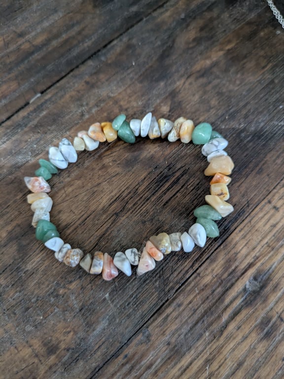 Stress relief bracelet with green aventurine, howlite and crazy lace agate