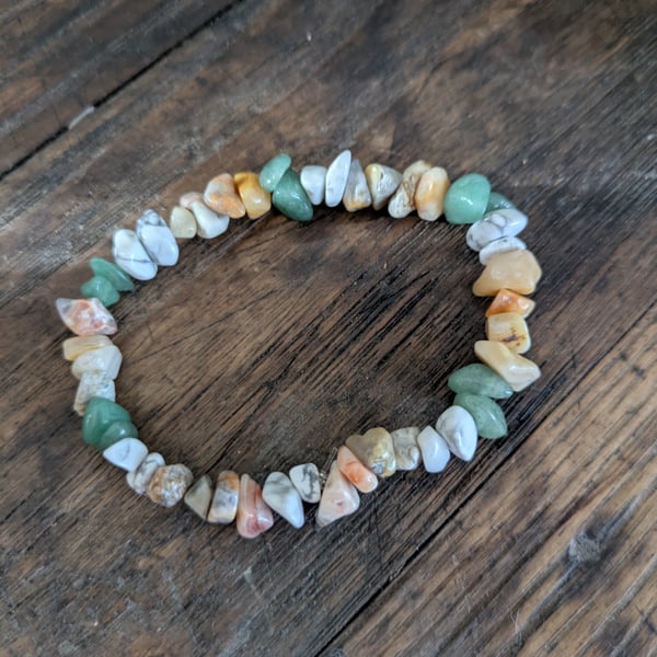 Stress relief bracelet with green aventurine, howlite and crazy lace agate