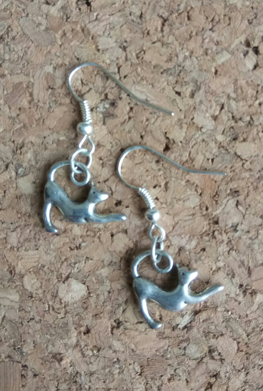  Tibetan Silver Stretching Cat Earrings