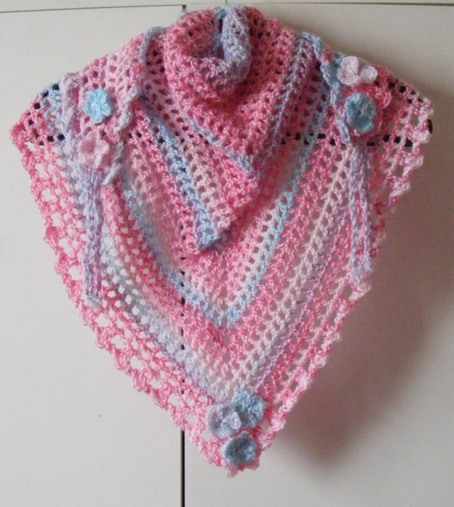 Triangular scarf