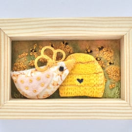 Mini shadow box frame 'Camilla chick'