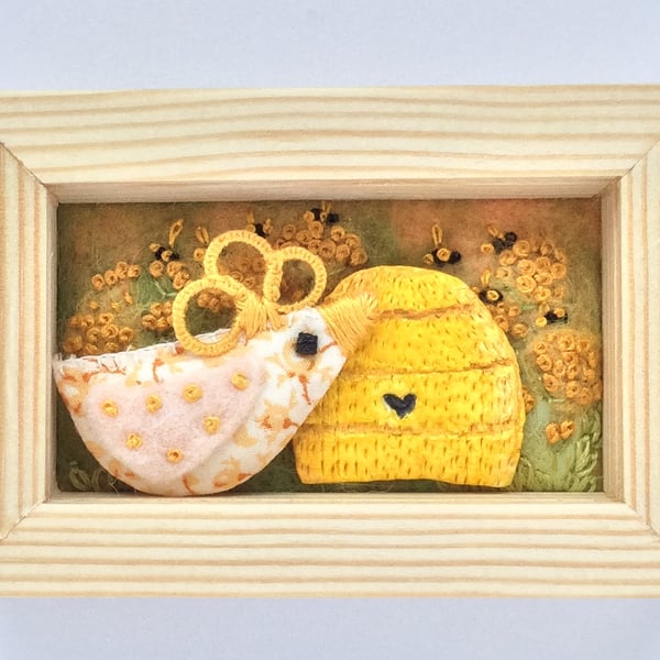 Mini shadow box frame 'Camilla chick'