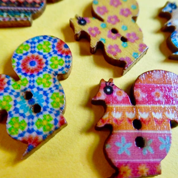 10 x Squirrel  Shape Wood Patterned Buttons  2 holes