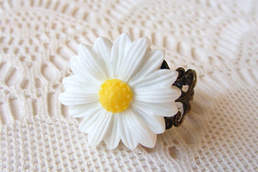 Adjustable Statement Ring with White Daisy Cabochon
