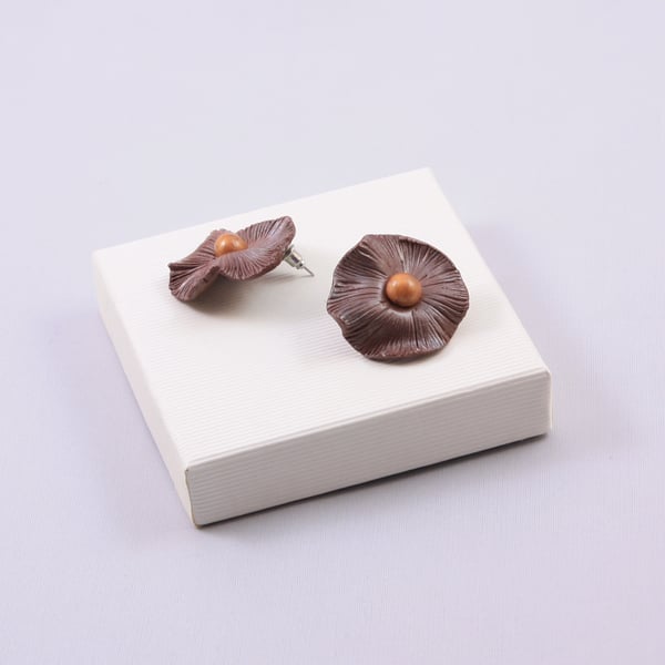 Polymer clay stud earrings "Fossil in brown"