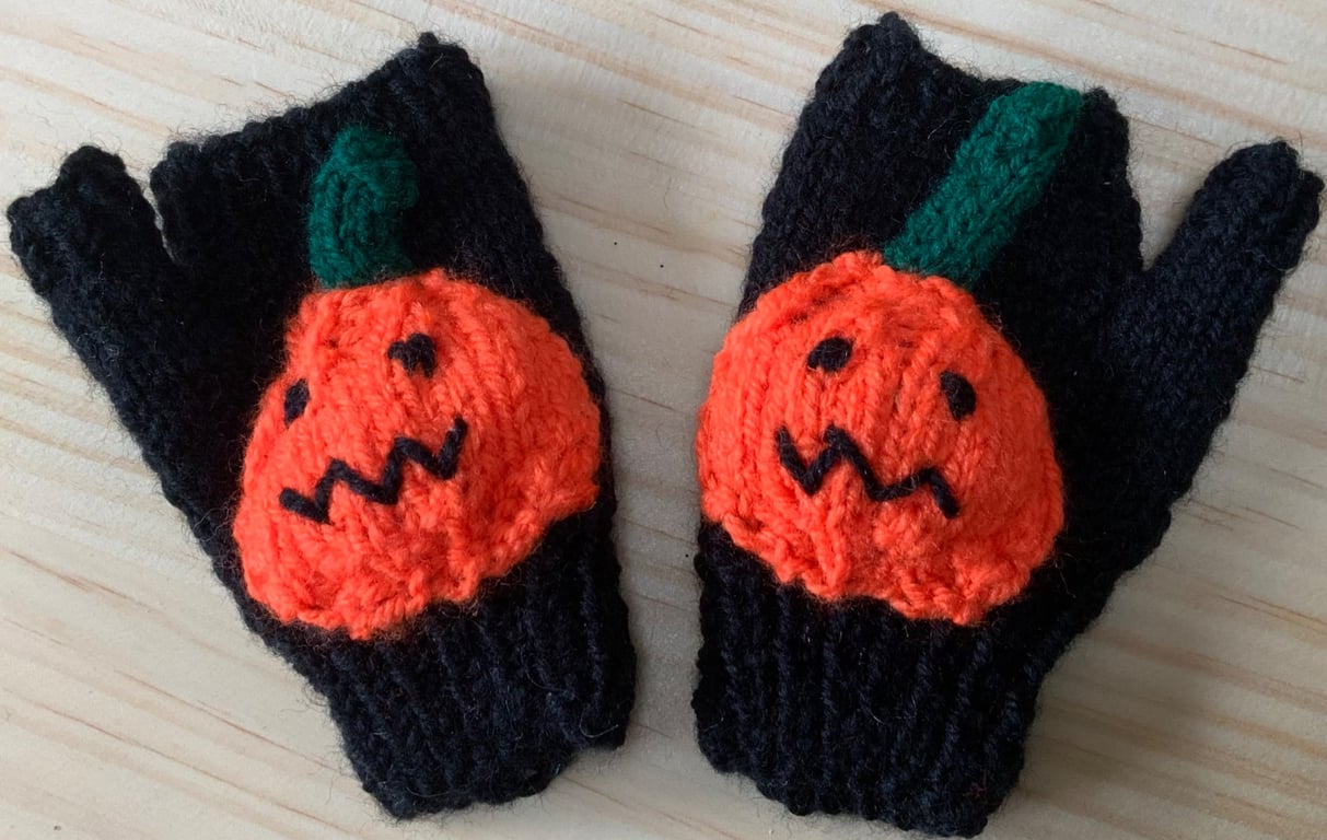 Hand Knitted Carved Pumpkin Face Child's Halloween Fingerless Gloves Age 2-4 Yrs