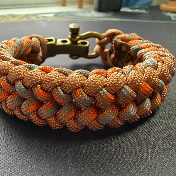 Adjustable paracord 550 survival bracelet to suit wrist size 19cm to 20cm