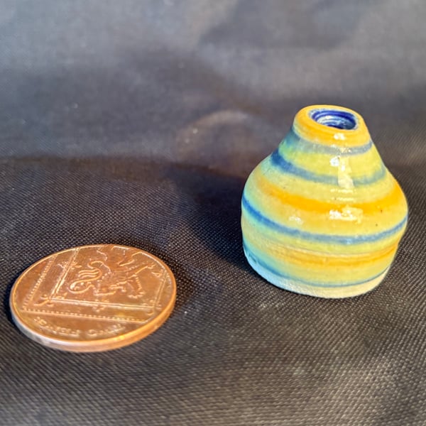 Teeny tiny vase