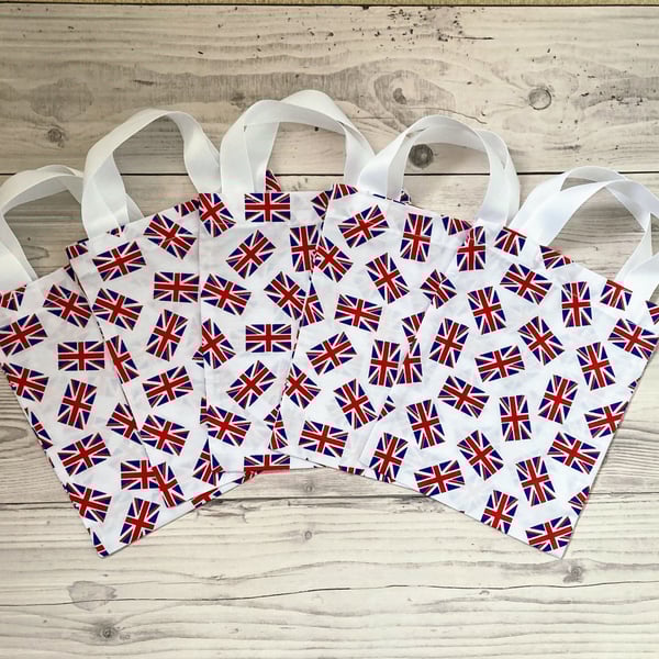 Union Jack themed party bags. Small tote bags. Gift bags with handles.