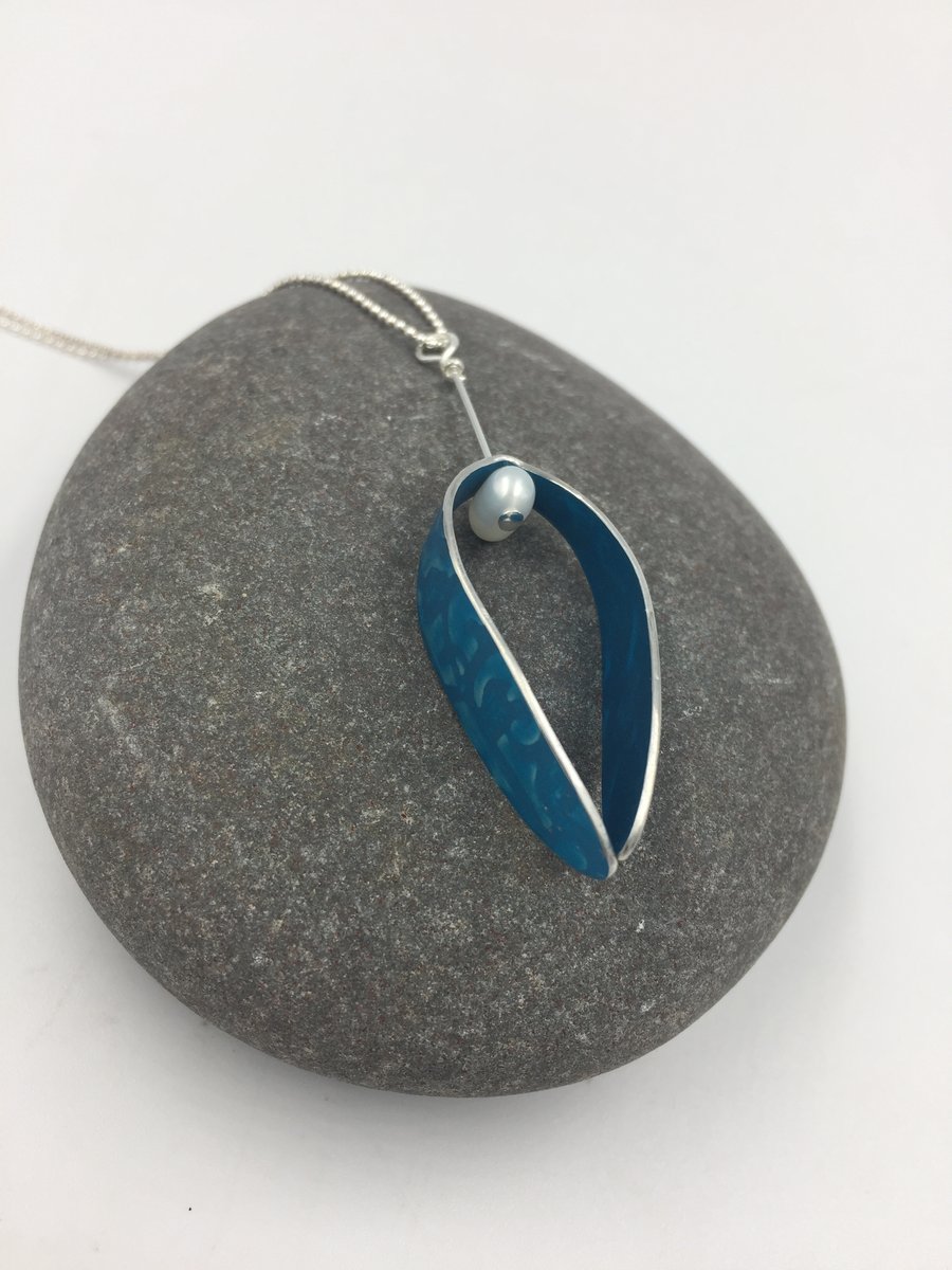 Anodised aluminium’Berry’ pendant in turquoise with pearl
