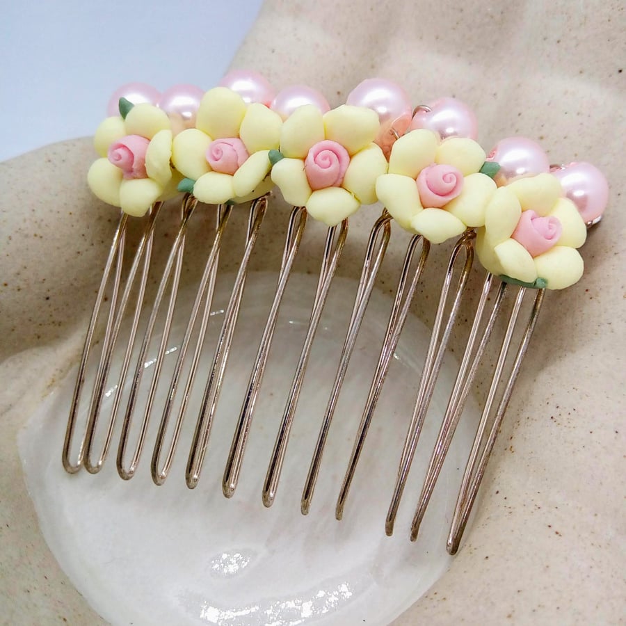 White Flower Hair Comb with Pale Pink Pearls, Beaded Hair Comb, Gift for Her