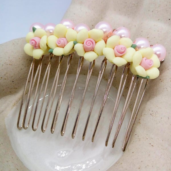 White Flower Hair Comb with Pale Pink Pearls, Beaded Hair Comb, Gift for Her