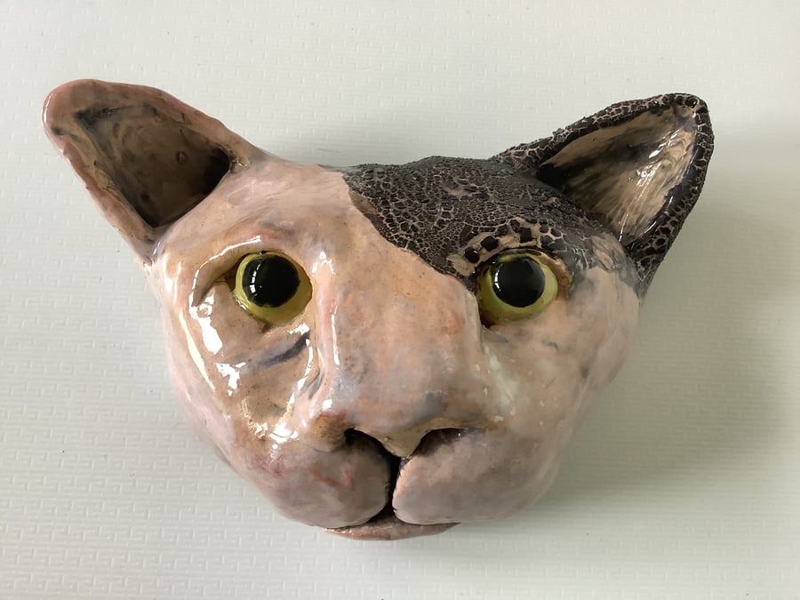 Ceramic cat head wall sculpture black and white