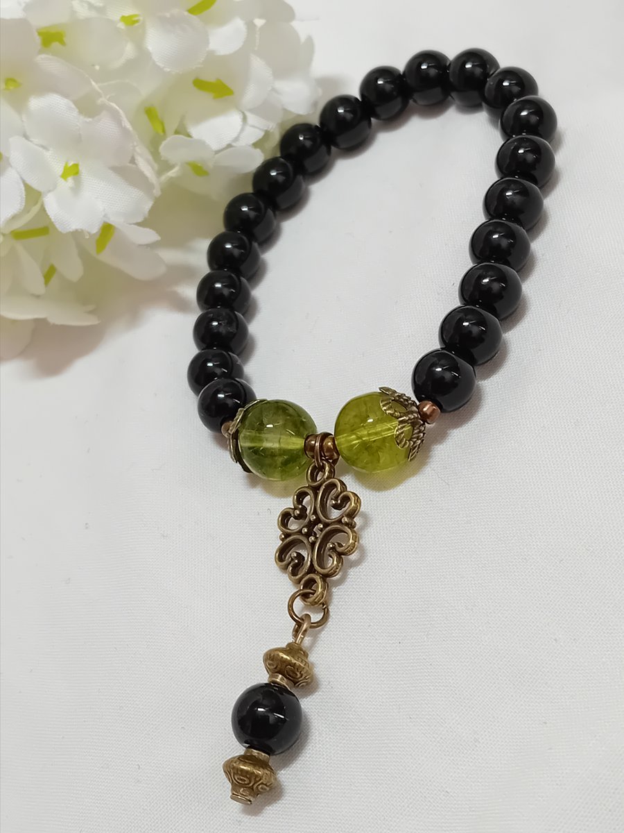 Vintage Look Peridot & Onyx Bracelet