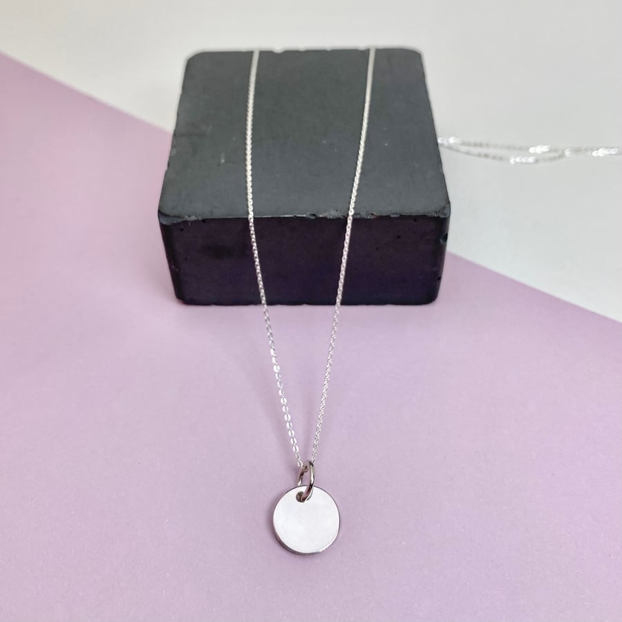 Small silver disk necklace