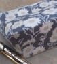 Daisy flower make up bag  - Image 6