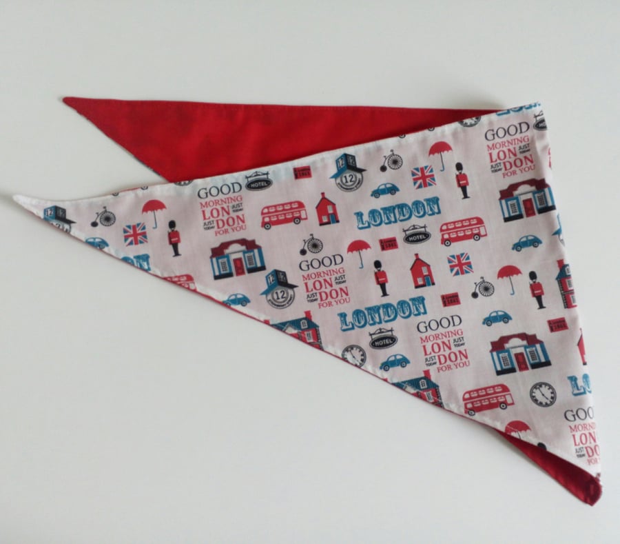 Dog Bandana, med size, 16"-22", neckerchief style, London theme, red, white