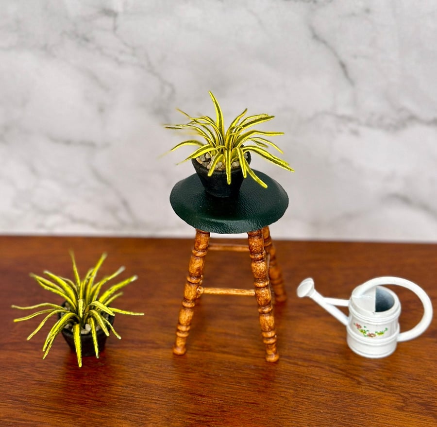 Miniature Spider Plant - Handmade ,112 Scale, Dollhouse plant Miniature 