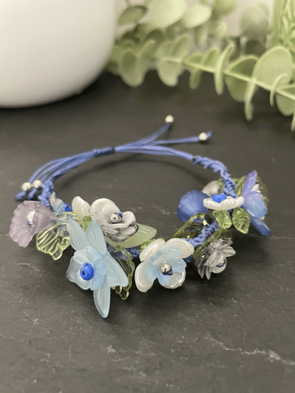 Beautiful floral beaded macrame bracelet, gift teenage girl, mum, girlfriend