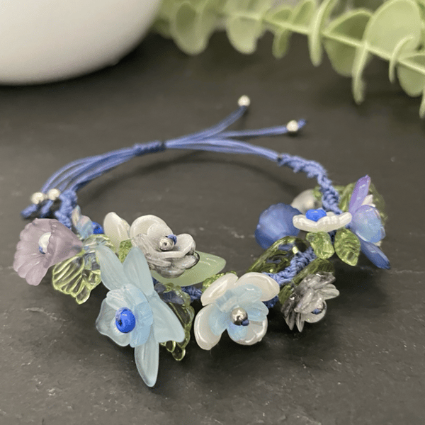 Beautiful floral beaded macrame bracelet, gift teenage girl, mum, girlfriend