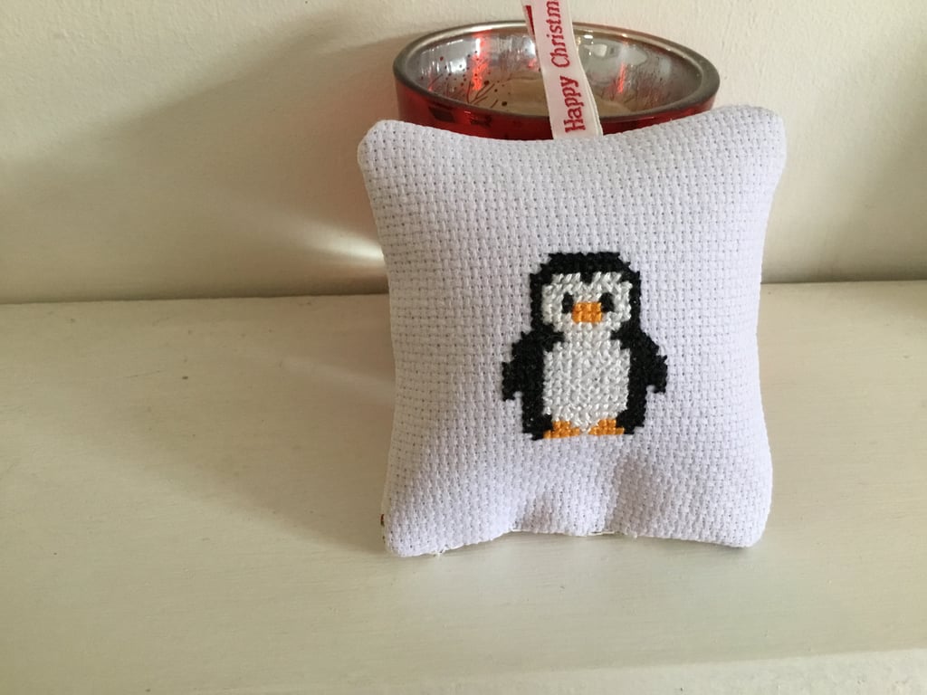 Christmas decoration. Cross stitch.  Penguin. CC245. 