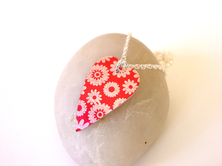 Heart pendant necklace in red with ditsy flower print