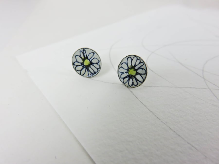 Daisy studs in silver and enamel