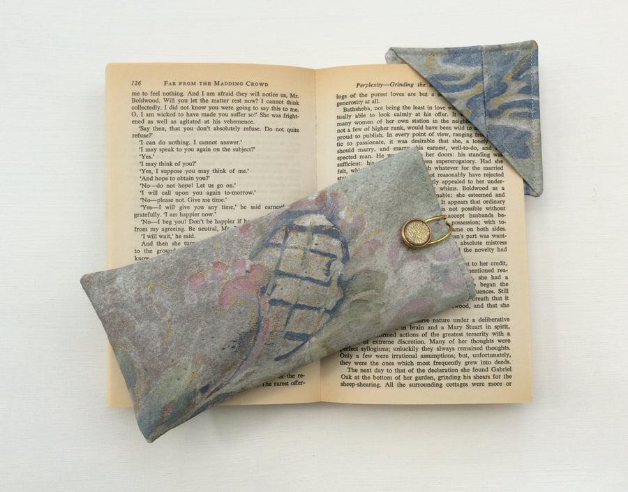 Beautiful bundle, Glasses Case and matching corner book mark