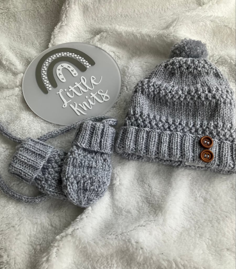 Hand Knitted ‘Oliver’ Hat & Mitts (0-6 months)