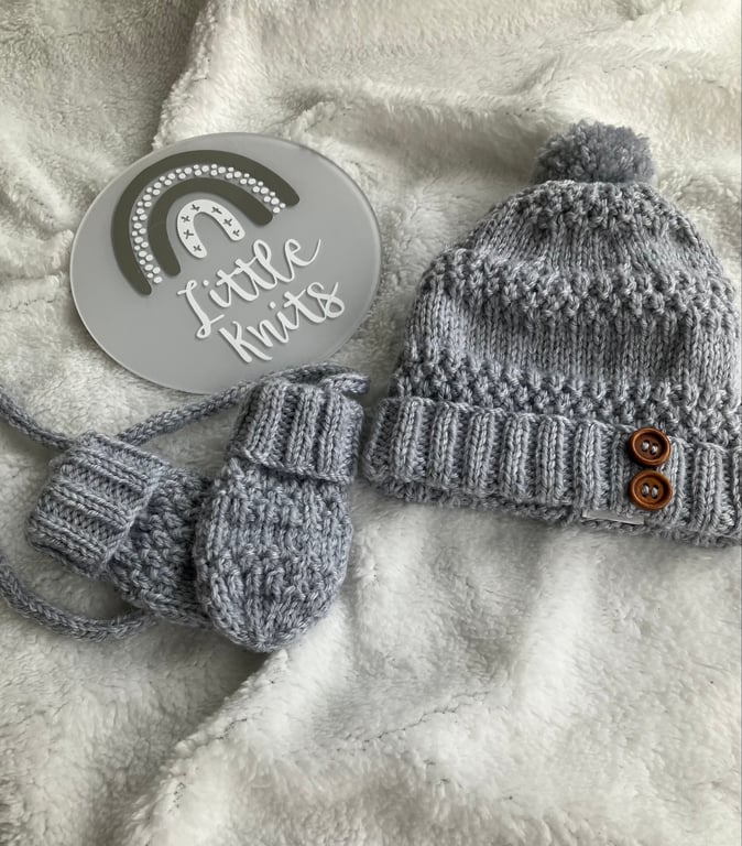 Hand Knitted ‘Oliver’ Hat & Mitts (0-6 months)