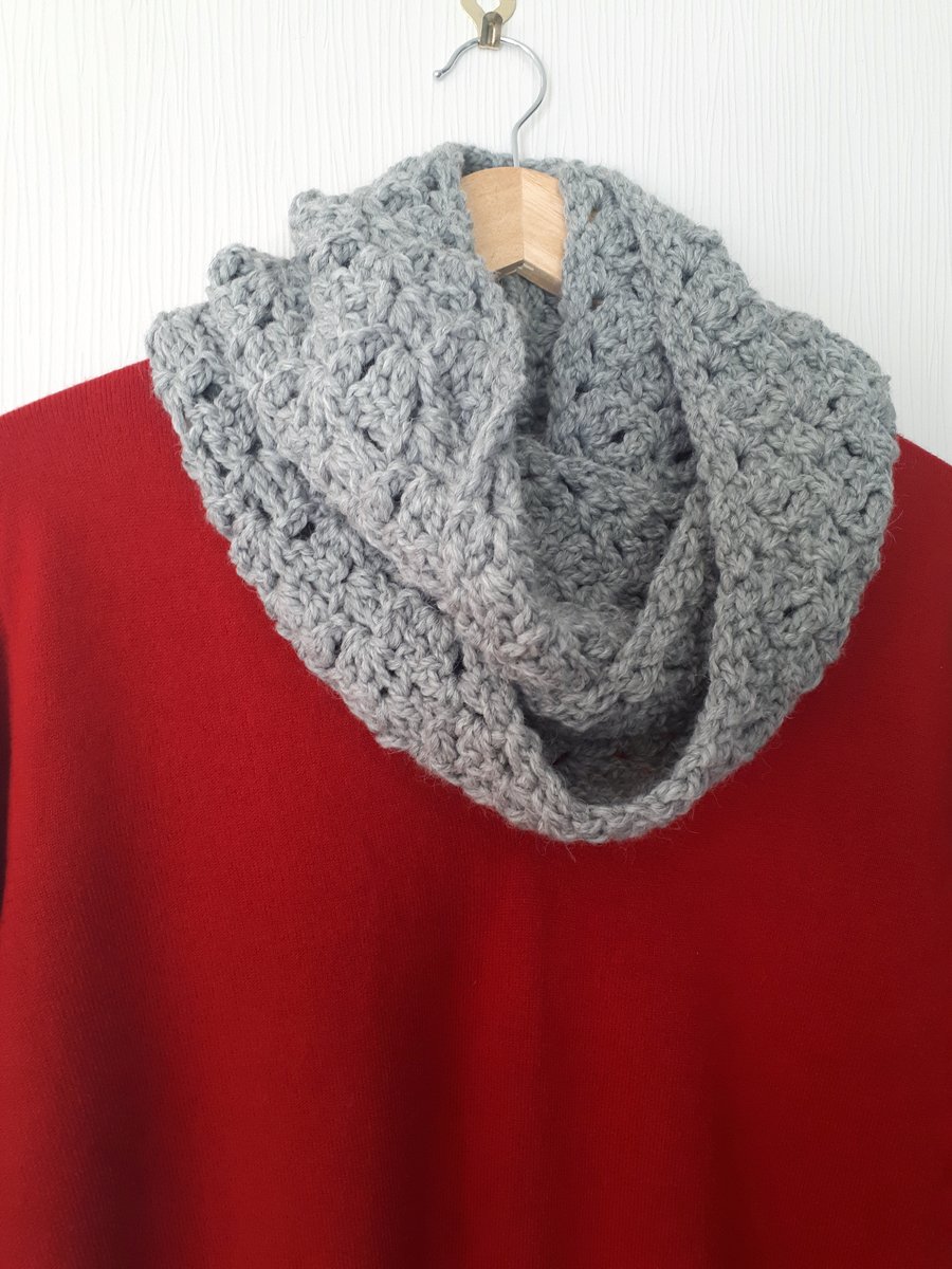 2024Sale Grey Crochet Infinity Scarf in Pure Wool & Alpaca Blend