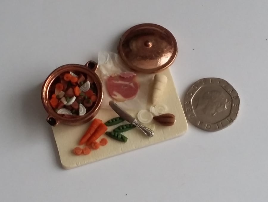 1.12TH SCALE MAKING BEEF STEW PREP BOARD