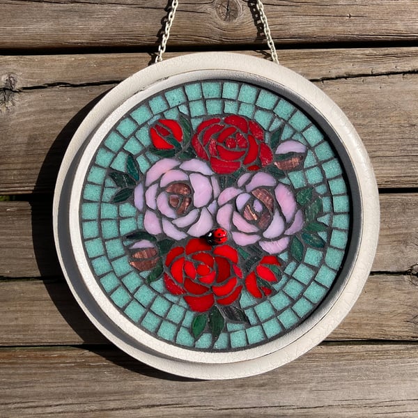 Mosaic Roses in Round Vintage Frame