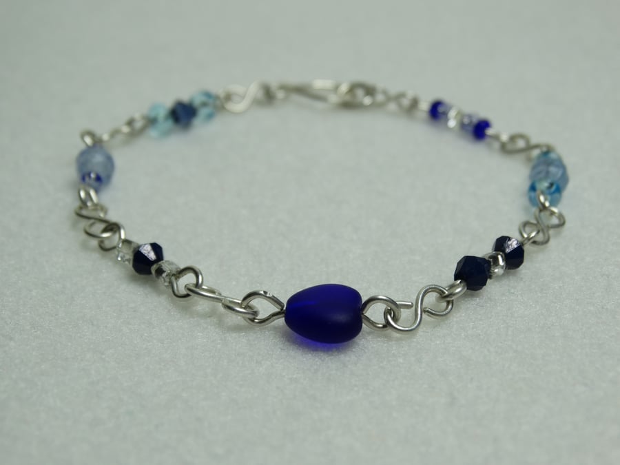 Blue glass beads bracelet