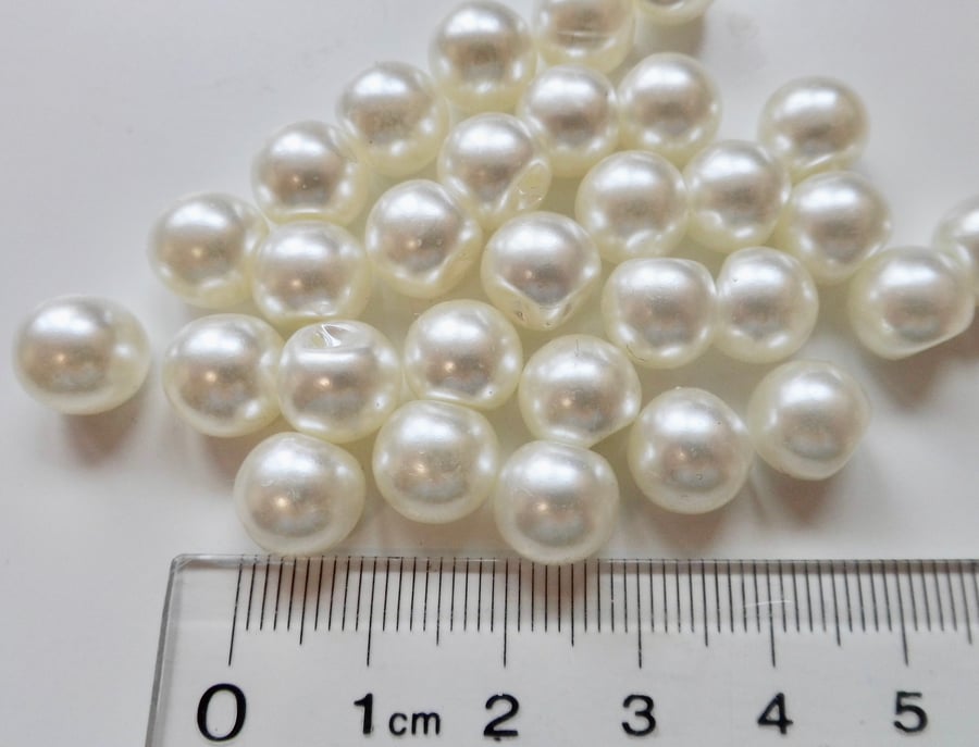 25 pearly white buttons 10mm balls
