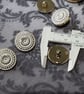 11 16" 18mm 28L Gold and White Buttons, Italian, lightweight - Image 3