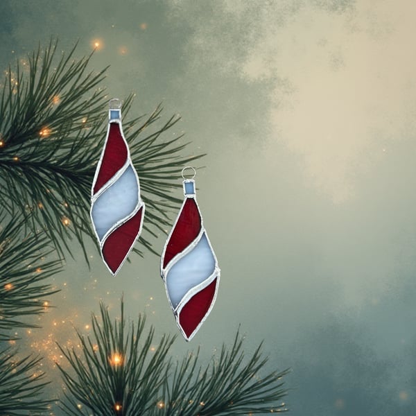 Christmas tree bauble - Gorgeous in stained glass