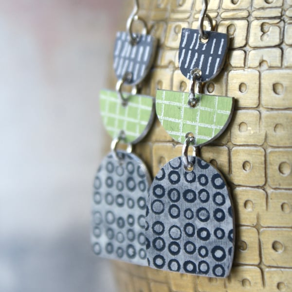 Colour pop dangle earrings - grey & lime