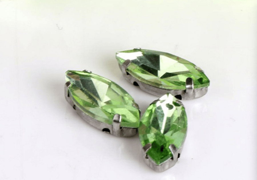 (S18S apple green) 50 Pcs, 7 x 15mm Sew On Crystal Horse Eye Beads, Glass Leaf 