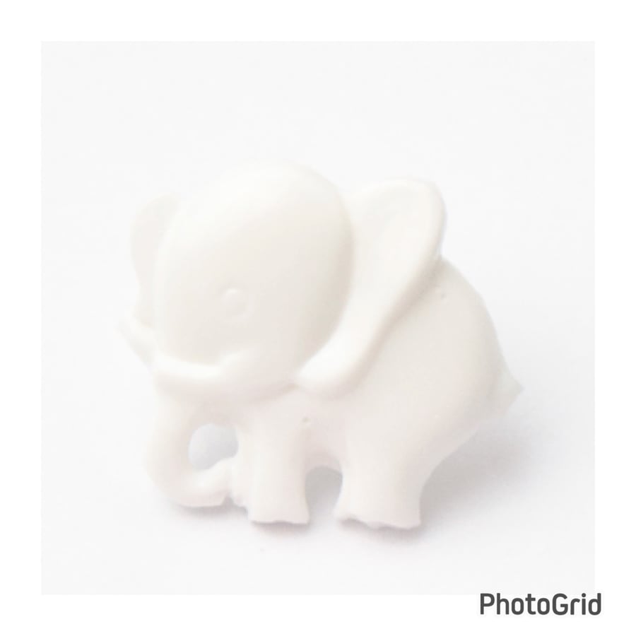 10 white baby elephant buttons 14mm
