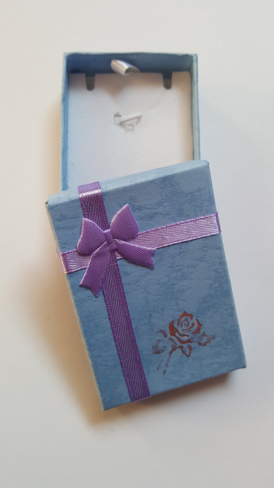 1 x Cardboard Jewellery Gift Box - 7cm - Bow & Rose Design - Purple 