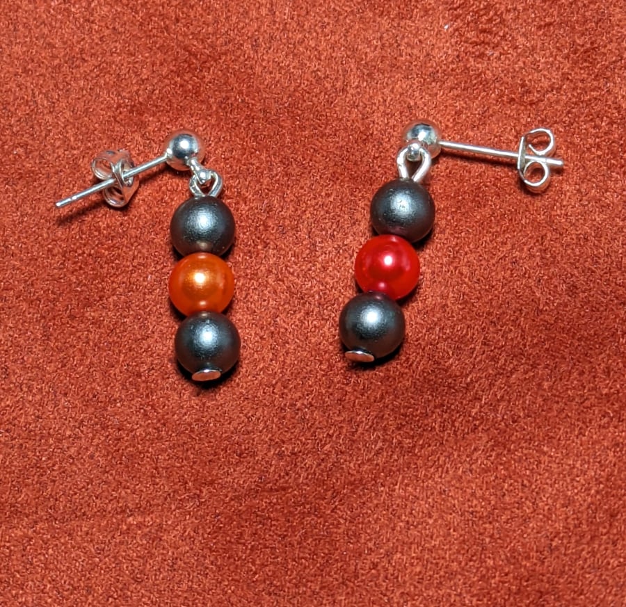 Grey and red stud earrings