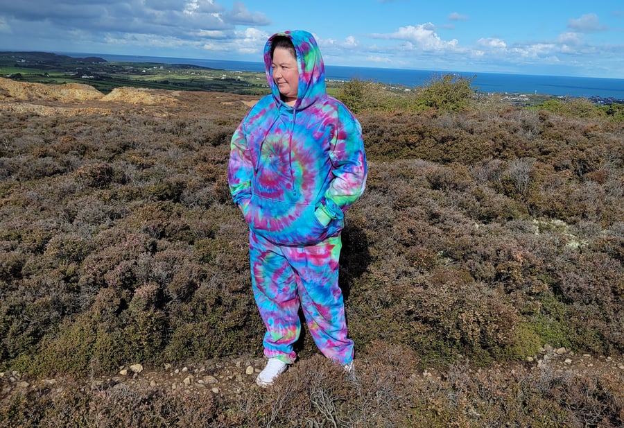 Adult unisex spiral pattern tie dye tracksuit